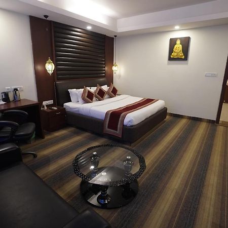 Hotel Avn Grand Ранчи Экстерьер фото
