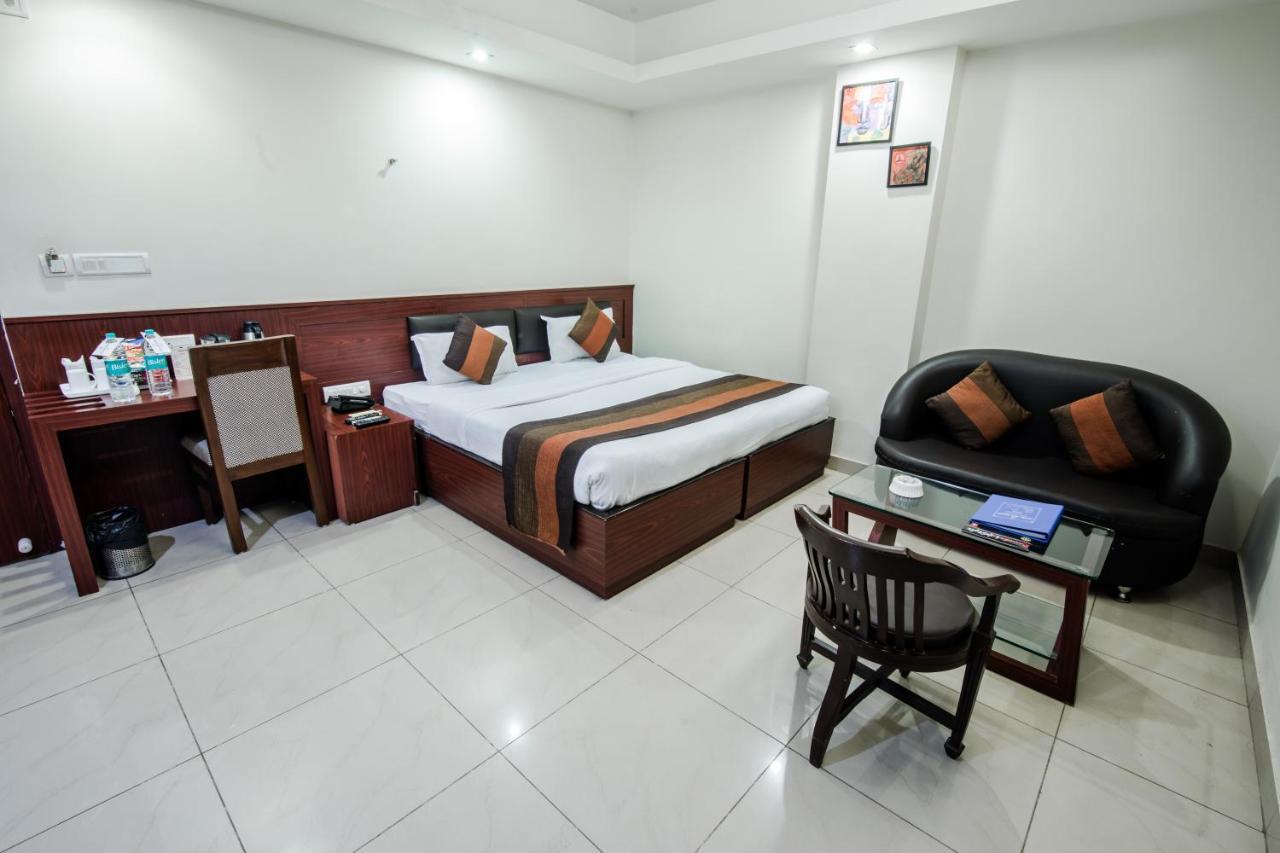 Hotel Avn Grand Ранчи Экстерьер фото
