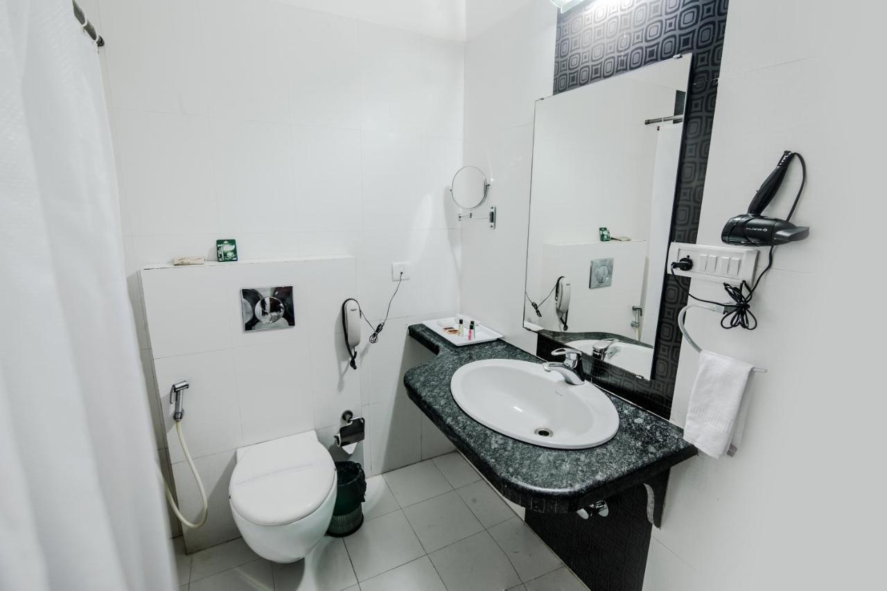 Hotel Avn Grand Ранчи Экстерьер фото