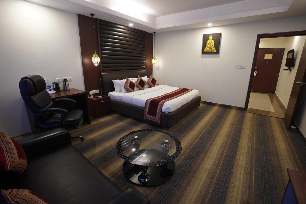 Hotel Avn Grand Ранчи Экстерьер фото