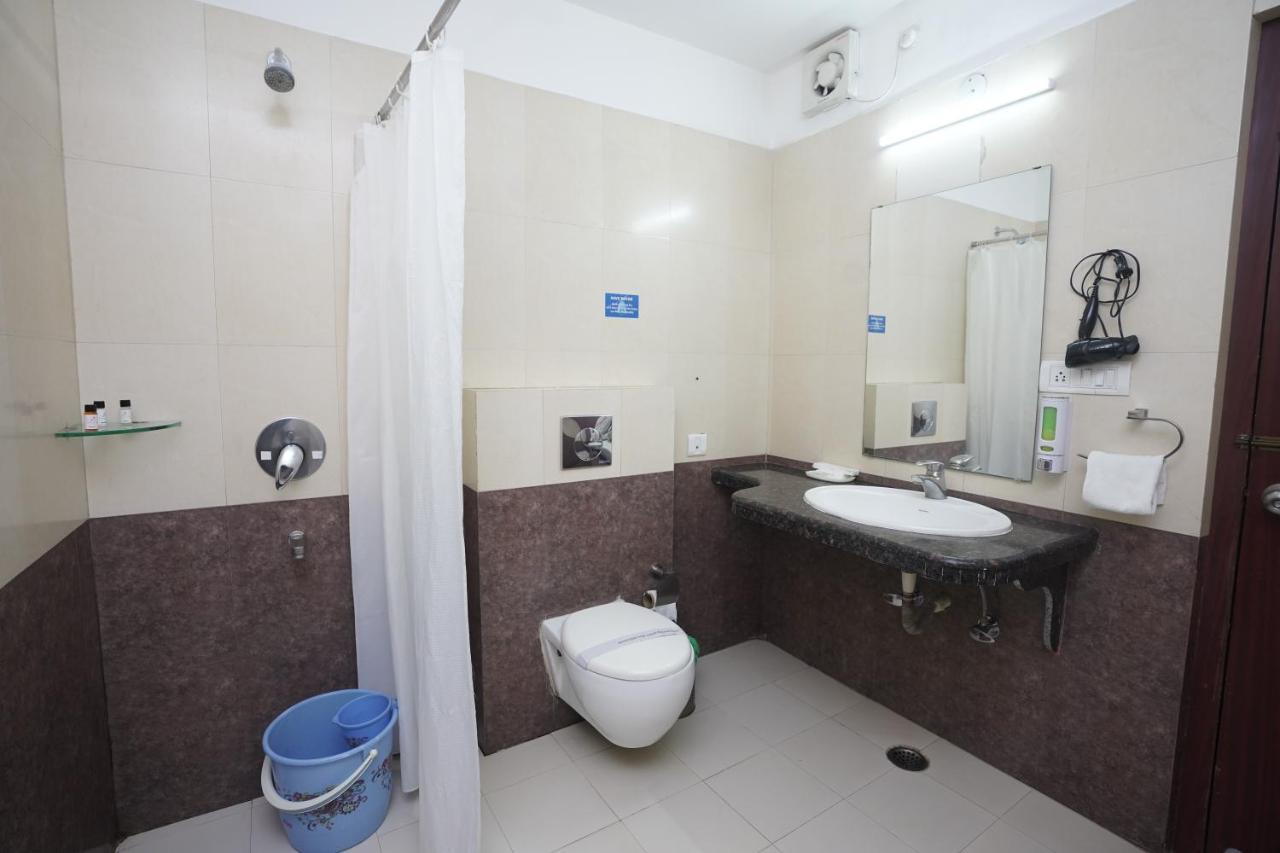 Hotel Avn Grand Ранчи Экстерьер фото