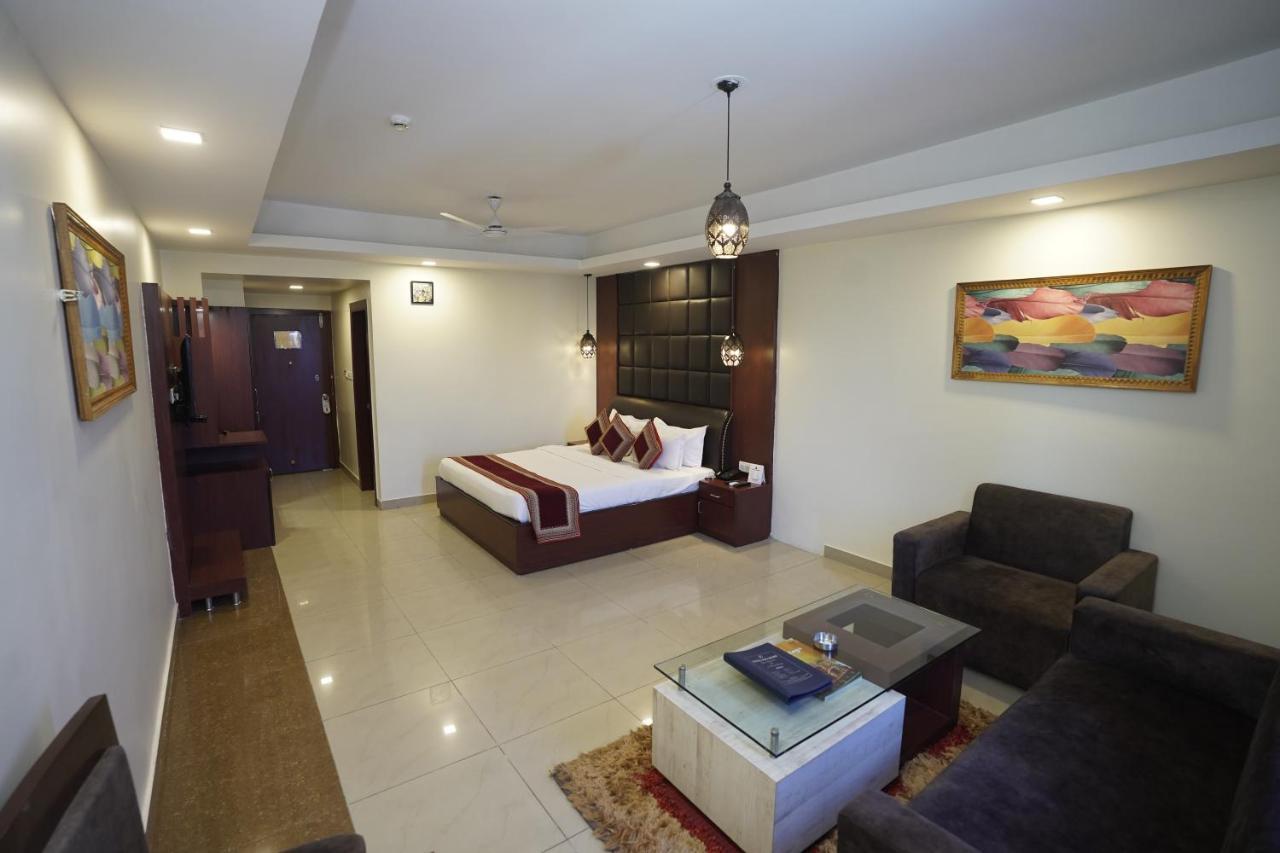 Hotel Avn Grand Ранчи Экстерьер фото