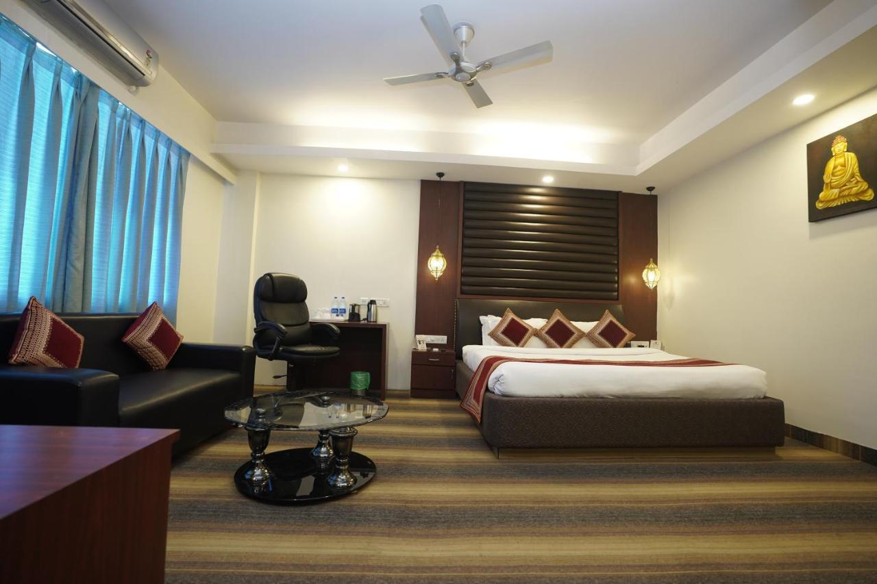 Hotel Avn Grand Ранчи Экстерьер фото
